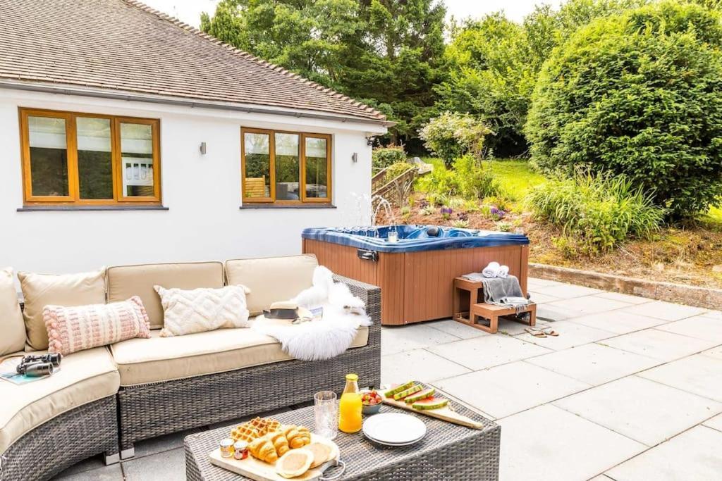 Bramblewood - Cosy Chic, Hot Tub, Close To Beach Stokeinteignhead エクステリア 写真
