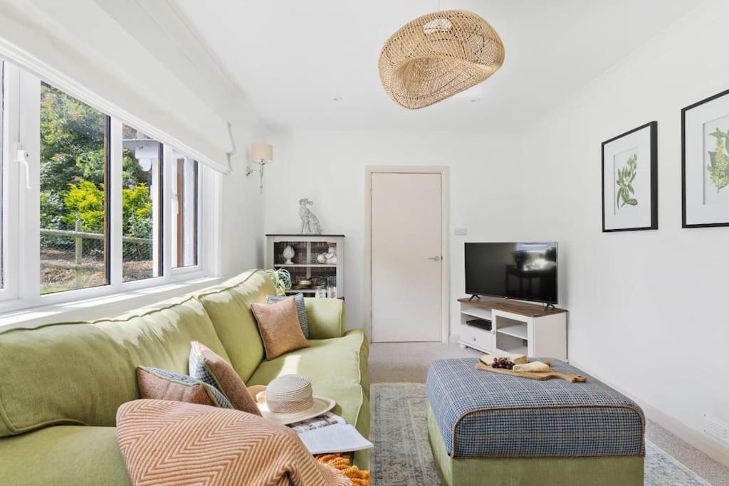 Bramblewood - Cosy Chic, Hot Tub, Close To Beach Stokeinteignhead エクステリア 写真