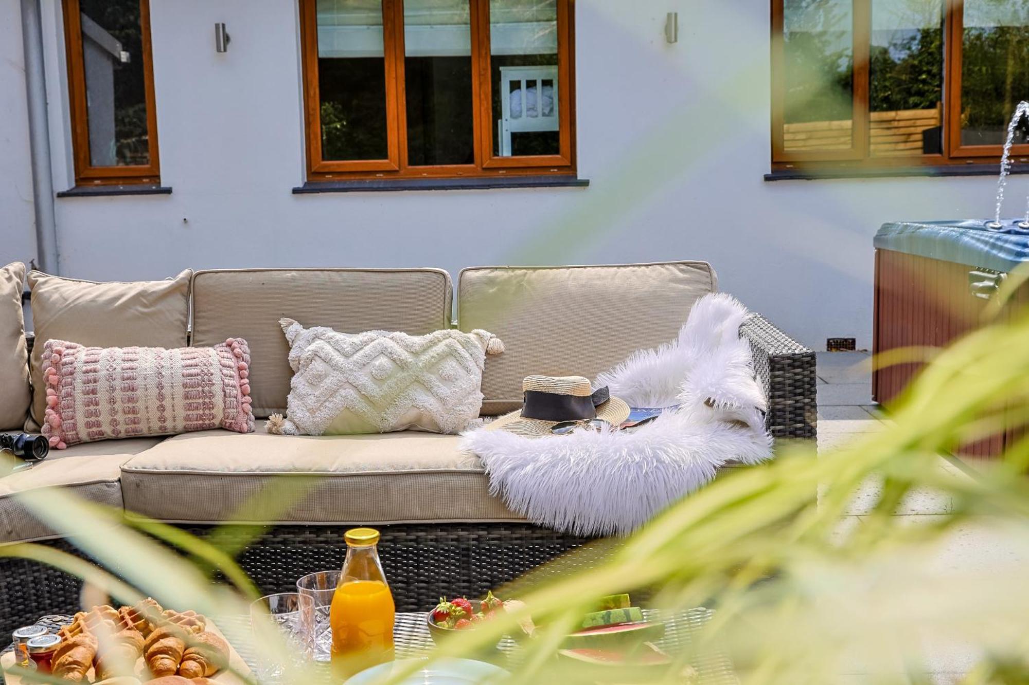 Bramblewood - Cosy Chic, Hot Tub, Close To Beach Stokeinteignhead エクステリア 写真